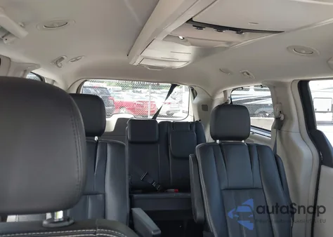 2015 Chrysler Town & Country Touring-L z USA, uszkodzony, nr VIN 2C4RC1CG6FR554784